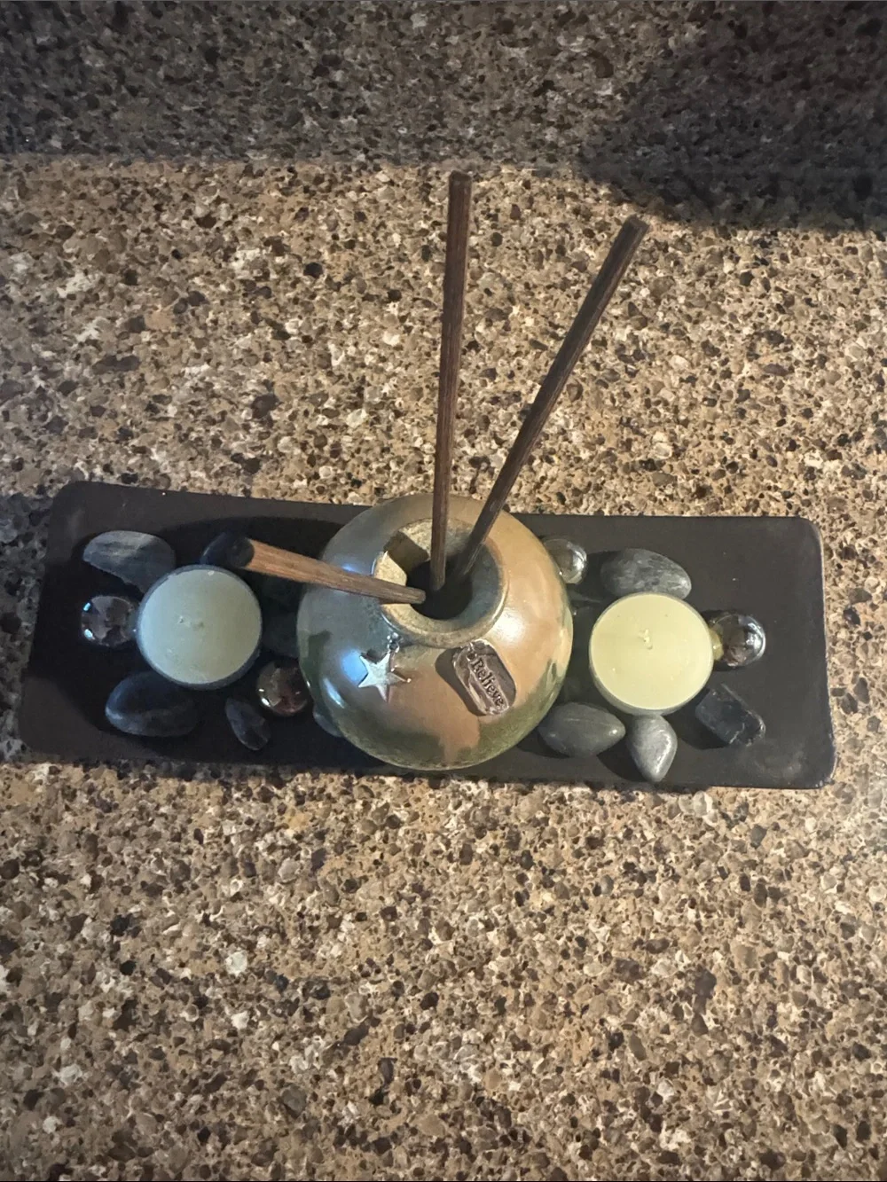 Glazed Ceramic Reed Diffuser, Black Tray, 2 Candles & Decor Rocks NEW w/o Tags